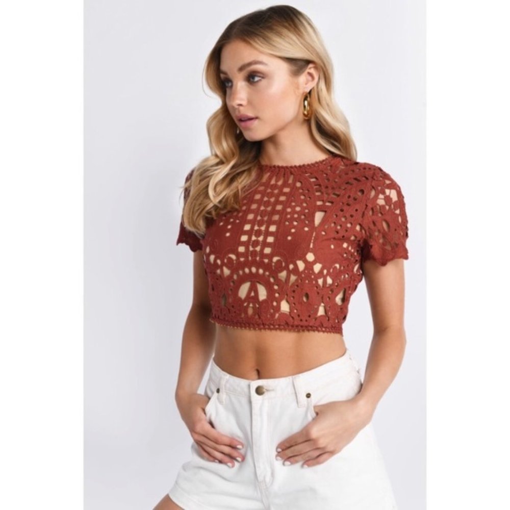 Tobi Sienna Alice Lace Eyelet Crop